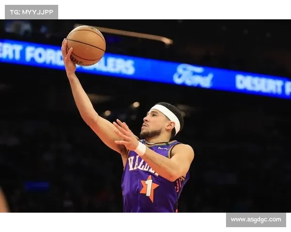 布克与教练团队的深度合作与信任共建赛场成功之路