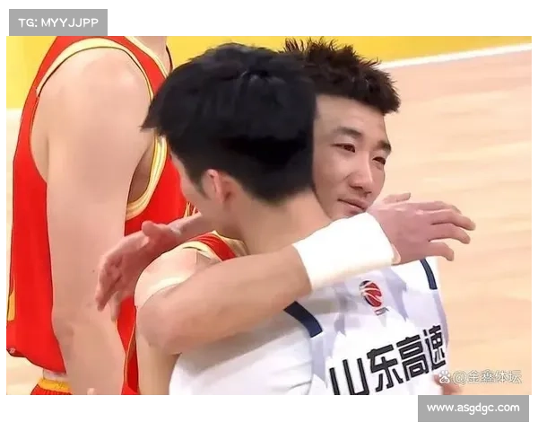 布朗与孙铭徽联手闪耀全场 展现精彩球技助力球队胜利